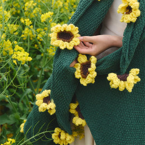 Tournesol fait à la main crochet fleur embrasser le soleil confortable et chaud décoration de la maison Bouquet couverture WD - Product Image 3
