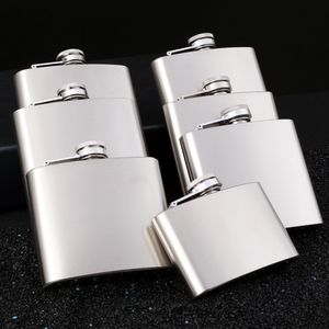 Sáng tạo nhà máy trực tiếp bán buôn sang trọng vàng thép không gỉ rượu <span class=keywords><strong>hip</strong></span> flasks <span class=keywords><strong>Set</strong></span> Whiskey chai - Product Image 2