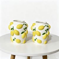 Vase en céramique de porcelaine blanche en stock, motif citron, peint à la main, forme cloche; style français; décoration de bureau et de maison; haut de gamme pour la vie quotidienne