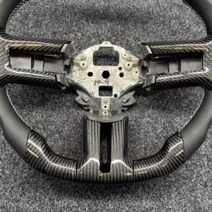 Volante de fibra de carbono de alta calidad para <span class=keywords><strong>Ford</strong></span> <span class=keywords><strong>Mustang</strong></span> <span class=keywords><strong>2010</strong></span> 2011 2012 2013 2014 volante de coche accesorios de coche personalizados - Product Image 4