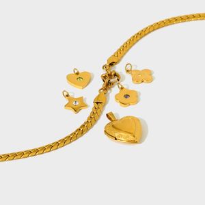 Pendentif en Moissanite avec Initiales – Qualité Supérieure, Coût Efficace, Production Personnalisée, Acier Titane Technique de Haute Qualité - Product Image 3