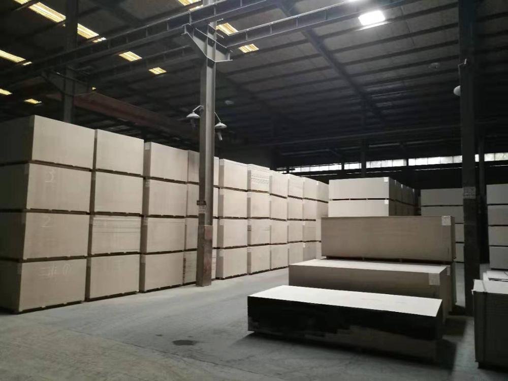 100% Sans amiante Gris Foncé Panneau De Fibrociment, Densité Moyenne Séparation de Ciment Mur Panneau Plaqué