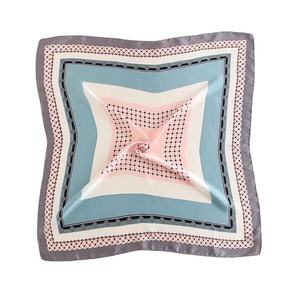 2025 Nieuwe Stijl 70Cm Satijn Bedrukt Polyester Zijden Sjaal Eenvoudig Geometrisch Met Kleur Geblokkeerd Ontwerp Voor Decoratieve Kunstmatige Haarband - Product Image 1