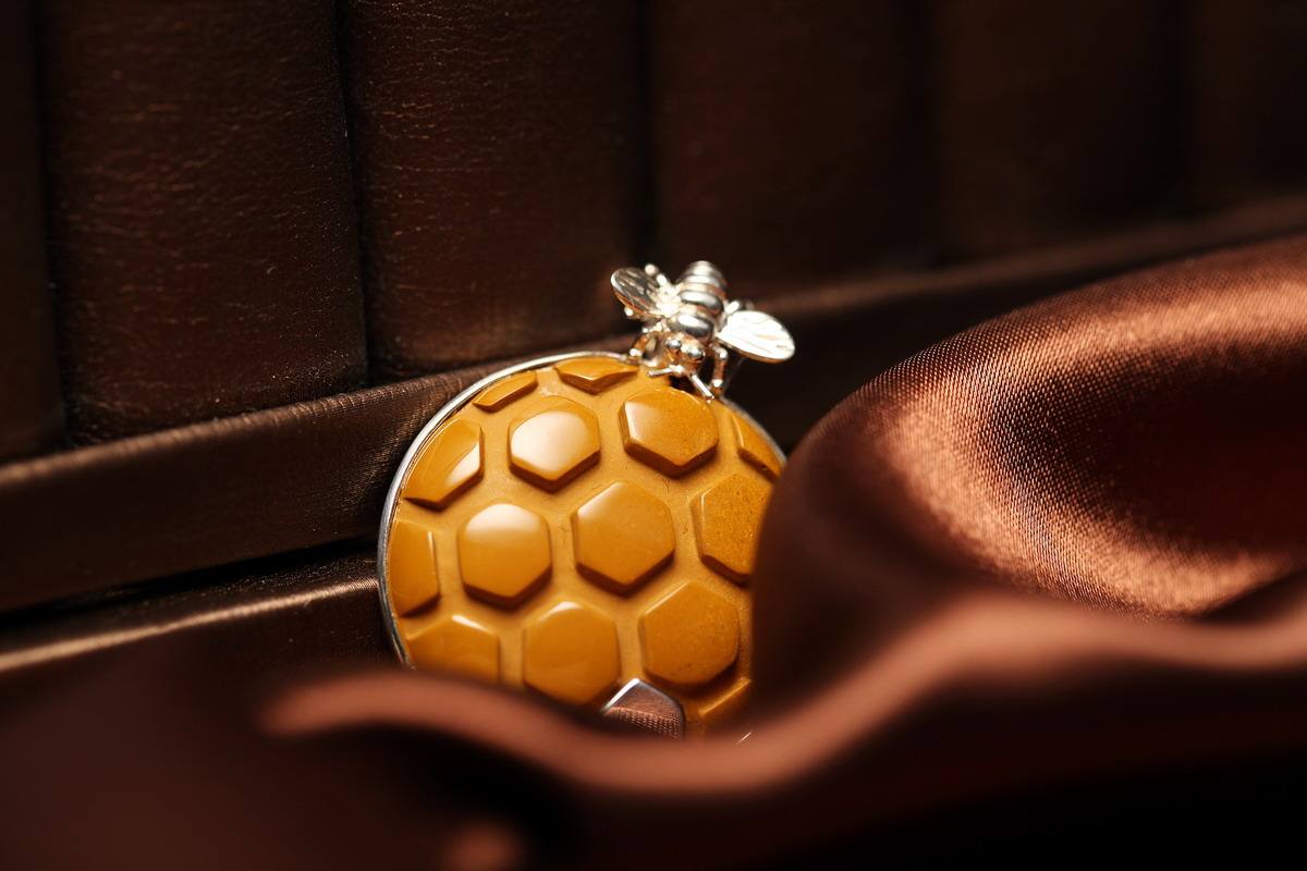 สีเหลือง