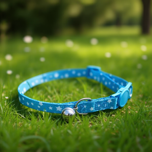 Collier pour chat Yommy bleu avec étoiles 30 cm, clochette incluse pour chats - Product Image 3
