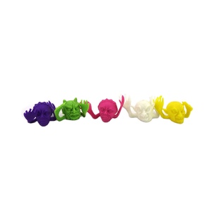 Venta al por mayor Party Favor Small Soft Colorful TPR Halloween Monster Toy Finger Puppet para 1 pulgada 28mm Cápsula vacía - Product Image 1