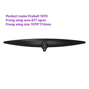 ชุดเซิร์ฟไฮโดรฟอยล์ JFS Fireball 1070 ประกอบด้วยปีกหน้าคาร์บอนไฟเบอร์โมดูลัสสูงพิเศษขนาด 85 ซม. เสาอากาศแบบ Al และลำตัวเรือ Fireball ด้านหลัง - Product Image 4