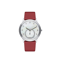 Montre tendance Timeless Elegance avec bracelet en cuir satiné perle zircon gemmes seconde main décalée-toucher délicat exceptionnel