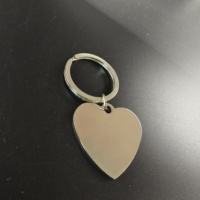 Porte-clés plaqué en forme de cœur pour accessoires personnalisés, collection de fans, cadeau d'entreprise et souvenir d'événement personnalisé