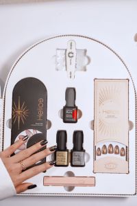 Uñas Postizas de Longitud Media con Forma de Almendra, 24 Piezas, Color Marrón Oscuro, Material ABS, Línea Dorada, Diseño de Arte de Uñas Personalizado con Sol y Luna Celestial - Product Image 4