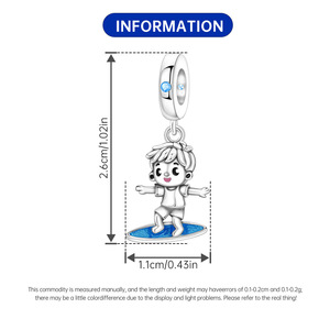 Un colgante pequeño, único y sofisticado con un niño montado en una tabla de surf; un accesorio de pulsera/joyería DIY para mujer. - Product Image 4