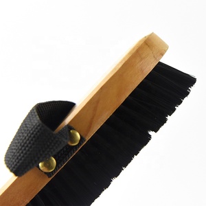Équipement d'équitation en <span class=keywords><strong>bois</strong></span>, <span class=keywords><strong>brosse</strong></span> de nettoyage pour animaux de compagnie avec manche tissé <span class=keywords><strong>brosse</strong></span> à chaussures <span class=keywords><strong>brosse</strong></span> à plumeau pour chevaux - Product Image 1