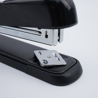 Agrafeuse de papeterie de bureau en métal manuelle standard personnalisable
