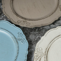 Bleu et Blanc Vintage Floral En Relief Chargeur Assiettes 33cm Décorations De Mariage Commande Minimum 100pcs Assiette En Plastique Plat