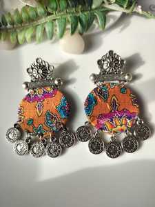 ต่างหูห้อยสไตล์โมเดิร์น ทำด้วยมือจากผ้า ชุบเงินออกซิไดซ์ ประดับด้วยคริสตัลใสและไข่มุกเทียม น้ำหนักเบา คุณภาพสูง - Product Image 5