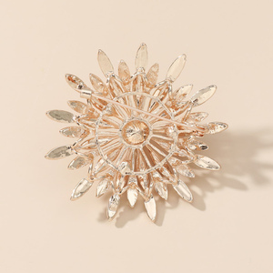 Broches coreanos personalizados para mujer, accesorios con diamantes de imitación de copo de nieve, broche de perlas de cristal, Broches de flores - Product Image 4