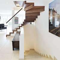 Escalier en spirale moderne en bois massif avec rampe en bois - Solution d'escalier intérieur sûre, durable et écologique pour villa et appartement - Disponible en ligne