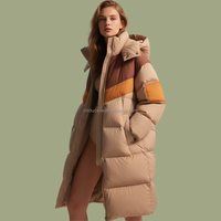 Doudounes et manteaux personnalisés ODM/OEM pour femmes, 90 % duvet de canard blanc, à capuche, blocs de couleur horizontaux, longs, amples, style streetwear, pour l'hiver