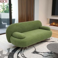 Canapé deux places en tissu, style minimaliste moderne, avec accoudoirs en forme de pavés, idéal pour appartement, salon, hall d'hôtel, événement