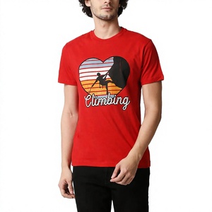 T-shirt en coton rouge à manches courtes et col rond pour homme avec imprimé cœur d'alpiniste, coupe classique, style décontracté, en jersey tricoté - Product Image 1