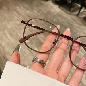 Bán buôn ánh sáng hạt dẻ Nâu kính khung cận phụ nữ retro nhỏ vuông vuông vuông khuôn mặt trông mỏng khung kim loại - Product Image 2