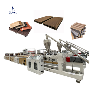 آلة بثق الكسوة الخشبية المصنوعة من البلاستيك المركب من البلاستيك والخشب المعاد تدويرها من PP PE WPC بالبثق المشترك للتزيين - Product Image 1