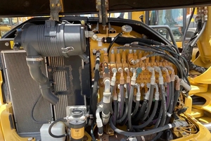 Excavatrice sur chenilles miniature Caterpillar CAT304 d'occasion, 4 tonnes, certifiée CE, moteur en excellent état, modèle 2024, Japon - Product Image 3