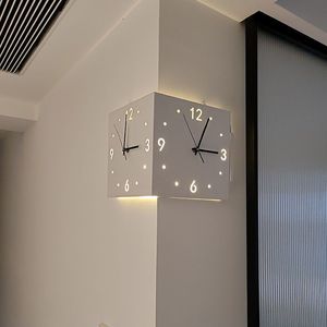 Orologio da Parete Digitale Moderno e Creativo per Soggiorno, Stile Artistico di Lusso, Doppia Faccia, Senza Foratura, Design Angolare Luminoso e alla Moda - Product Image 4