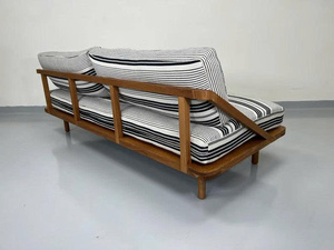 Pour la maison / l'hôtellerie / le mobilier commercial : Canapé 78 style Mid-Century en chêne blanc avec rembourrage en duvet de plumes, sur mesure / fait main - Product Image 4