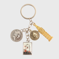 JOYSON Porte-clés en métal avec pendentif mignon en forme de boîte aux lettres miniature, pendentif bus à deux étages britannique, breloques Big Ben de Londres, cadeaux souvenirs