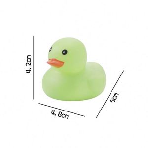 Jouets de bain colorés en caoutchouc qui couinent, petits canards jaunes pour enfants - Product Image 4