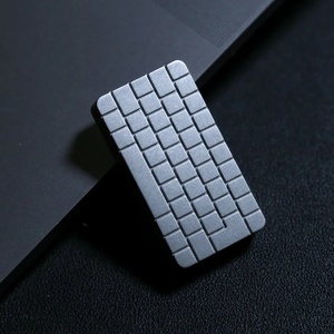 EDC Teclado Magnético Deslizante Antiestrés, Herramienta y Juguete para Aliviar la Ansiedad y el Estrés, Spinner de Dedo para TDAH y Manos Activas - Product Image 4