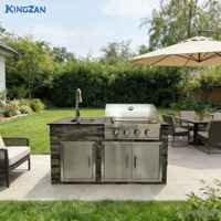 Cuisine extérieure moderne en acier inoxydable thermolaqué avec évier, barbecue 4 brûleurs et chariot intégré pour gaz naturel