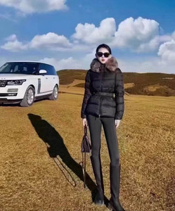 Wholesale Luxury Designer Wholesale Soft Warm Puffer Bubble <b>Feather</b> Down Coat Cropped Winter Hooded Women Collar <b>Black</b> Down Coat - Product Image 3