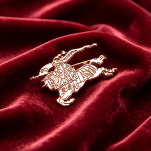 Badges en métal en acier inoxydable gravés avec logo personnalisé, boutons à épingle, accessoires décoratifs pour vêtements - Product Image 2