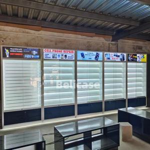 Espositore Moderno per Negozio di Telefonia: Rastrelliera con Ganci per Custodie e Accessori Cellulari con Ripiani per Smartwatch e Accessori - Product Image 6