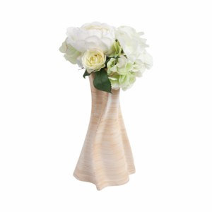 Vaso in porcellana testurizzata con silhouette fluida per un tocco decorativo nel soggiorno - Product Image 2