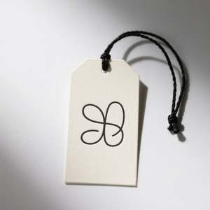 Etiquetas colgantes de papel reciclado personalizadas, etiquetas colgantes con logotipo impreso para ropa de lujo, etiquetas colgantes para ropa con cuerda y alfiler - Product Image 3
