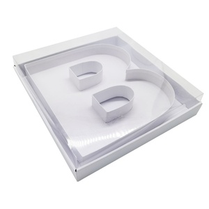 Assiette en carton blanche en forme de lettre pour sushis, desserts et plateaux de collations - Product Image 2