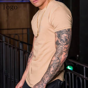 T-shirt long homme coupe ajustée en coton 100% imprimé numériquement avec ourlet incurvé et coupe musculaire, idéal pour la gym - Product Image 5