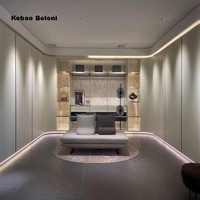Dressing moderne de luxe haut de gamme, laqué brillant, sur mesure, en bois massif, armoire intégrée, chambres personnalisées