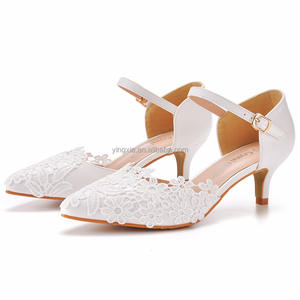 <span class=keywords><strong>Scarpe</strong></span> da <span class=keywords><strong>sposa</strong></span> in pizzo bianco con tacco sottile sandali a punta a tacco medio basso <span class=keywords><strong>scarpe</strong></span> da <span class=keywords><strong>sposa</strong></span> per spose e abiti da <span class=keywords><strong>sposa</strong></span> - Product Image 2