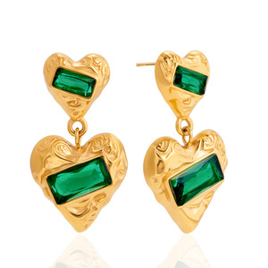 Pendientes con forma de corazón en tono dorado, piedra CZ verde, joyería de moda de acero inoxidable para mujer - Product Image 5