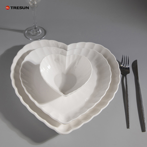 Ensemble d'assiettes à dîner avec logo personnalisé Jeu d'assiettes en porcelaine gaufrée Plats ronds Assiettes en céramique pour restaurants Vaisselle en céramique - Product Image 1