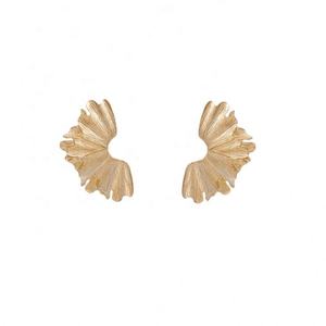 Pendientes de Hoja de Ginkgo Biloba de Acero Inoxidable de Alta Calidad, Chapados en Oro de 14K, Hechos a Medida, Diseño de Flor Delicada para Mujer - Product Image 4