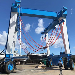 Gru a cavalletto mobile da 200 tonnellate per sollevamento imbarcazioni, yacht e componenti centrali di motori e ingranaggi per cantieri navali, disponibile anche da 100 e 50 tonnellate per esterni - Product Image 3