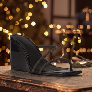 Fabricant de sandales compensées de fête personnalisées Sandales à <span class=keywords><strong>talon</strong></span> compensé sexy à bout carré de créateur Sandales à <span class=keywords><strong>talon</strong></span> compensé de fête Sandales à <span class=keywords><strong>talon</strong></span> compensé noires brillantes personnalisées - Product Image 6