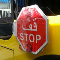 Panneaux de stationnement d'autobus scolaire clignotants à LED hautement réfléchissants avec bras de signalisation de stationnement électrique