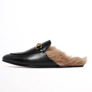 Wide Fit Black Fluffy OEM Flat Closed Toe Mules Zapatos de mujer Mocasines de Mula sin espalda con hebilla con piel