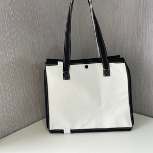 Sac fourre-tout en toile de coton pour femme, grande capacité, avec motif de dessin animé couleur logo personnalisé et fermeture à bouton - Product Image 4